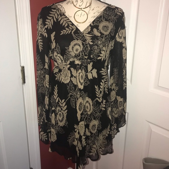 3/$13 Beige n Black blouse. Is lined with silk shell - Picture 1 of 3